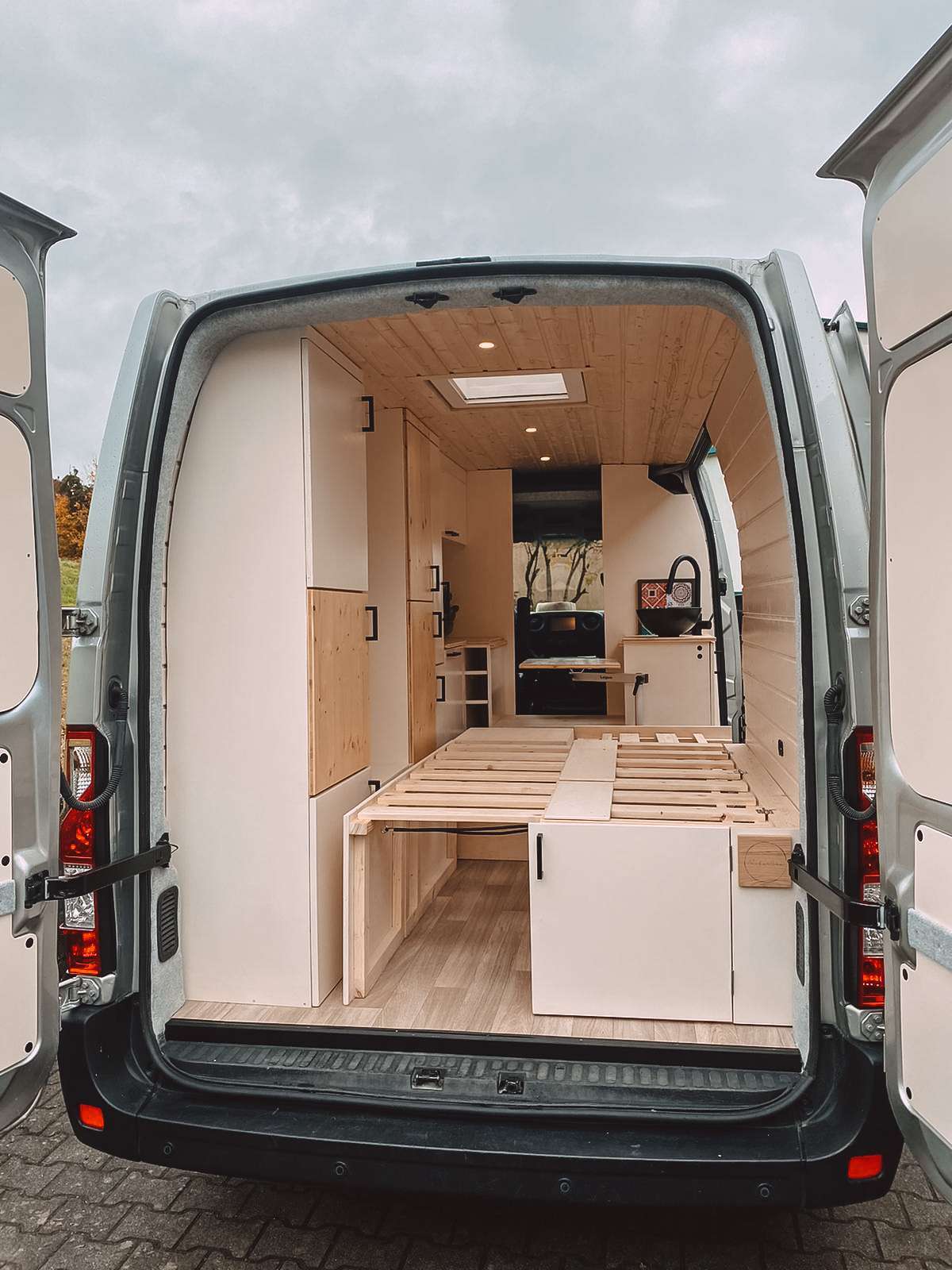 Schau Dir unsere Vans an. Alles Unikate. Mit viel Liebe gebaut.